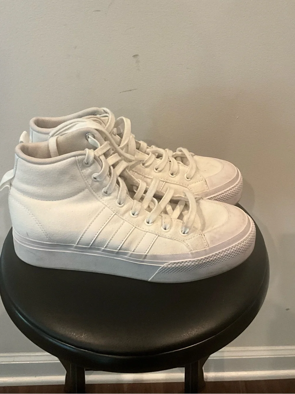 Women’s canvas adidas White High-Top Athletic Sneakers size 8